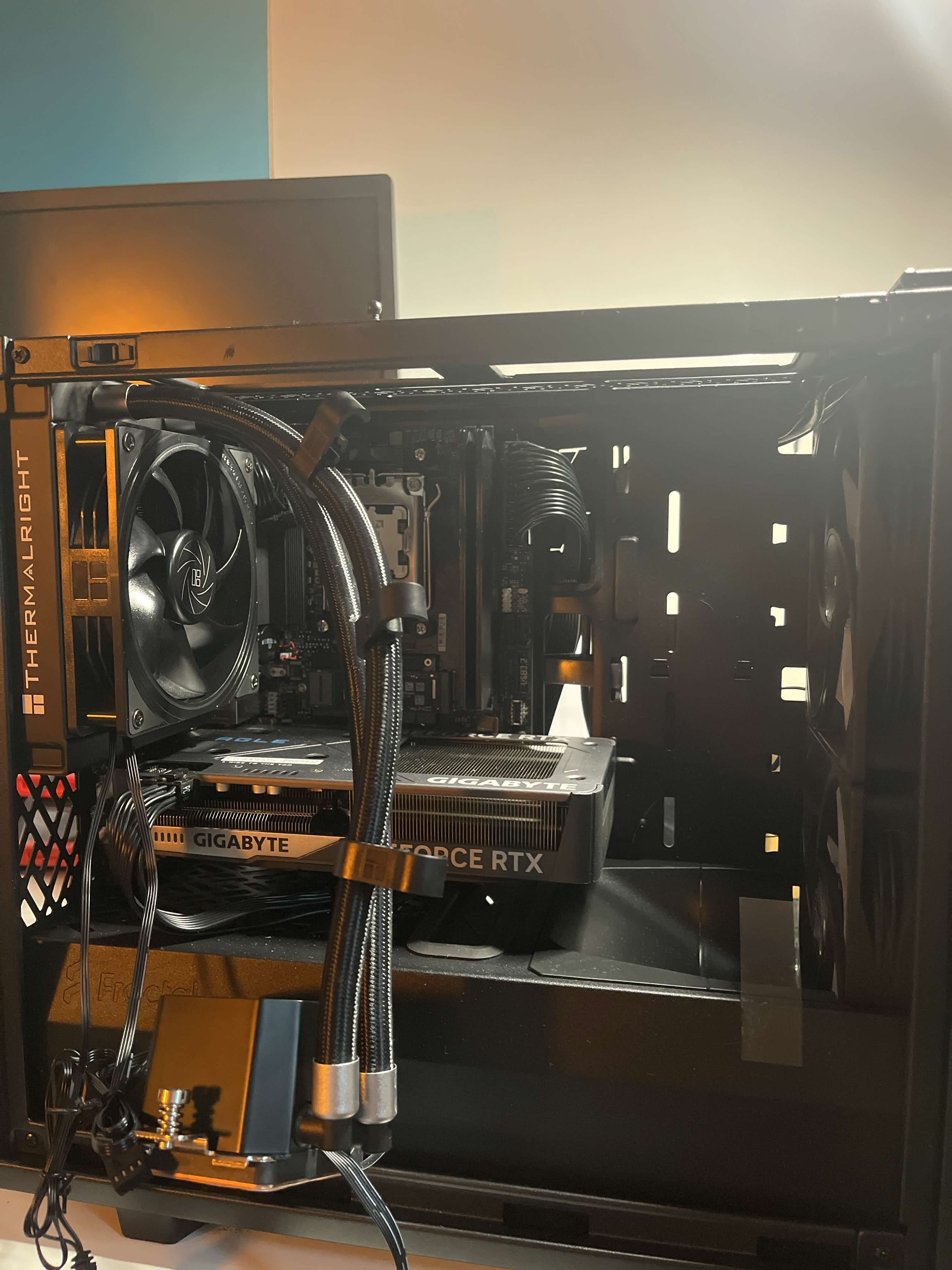 Montage PC avec carte graphique Gigabyte RTX